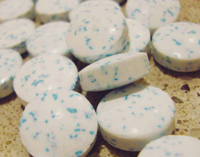 Encapsulated flavor particles in breath mints.