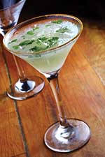 The Mock Mint Protini does not contain alcohol, but it does contain 10 g of protein from whey protein isolate. 