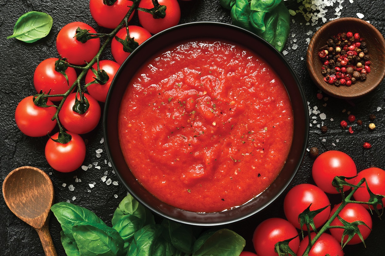 Homemade tomato sauce passata