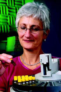 USDA Agricultural Research technician loads dioxin samples into a gas chromatograph/mass spectrometer (GC/MS) autoinjector for analysis.