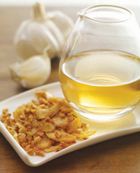 Vinegar may be paired with other ingredients to create novel flavor opportunities. For example, a combination of Riesling vinegar and caramelized garlic can put a new twist on sauces, dressings, glazes, and other alternatives to balsamic vinegar.