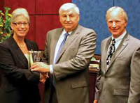 IFT President Marianne Gillette and past IFT President Mark McLellan present the Congressional Support for Science Award to Rep. Allen Boyd (center).