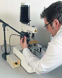 A researcher records force and sound simultaneously.