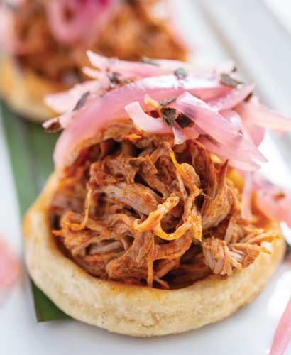 Sopes de cochinita pibil 