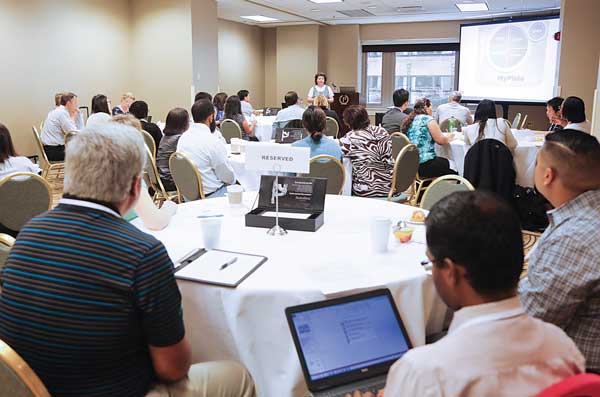 Instructor Cathy Davies teaches last year’s attendees. 