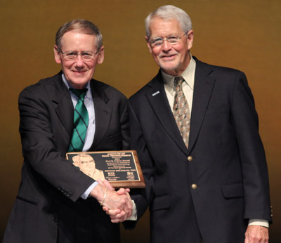 Denny Heldman receives Carl Fellers Award at the 2013 IFT Annual Meeting.