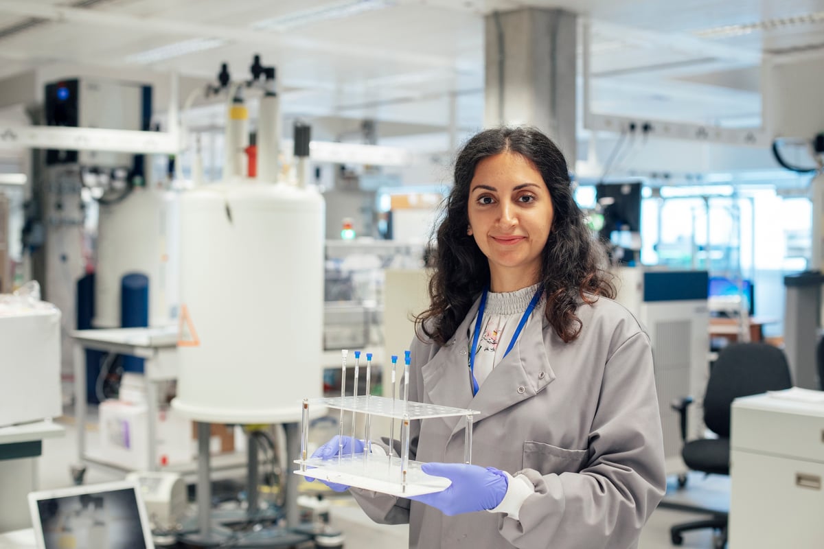 Science_People Working In Lab_Female scientist