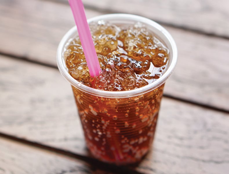 glass of cola with ice