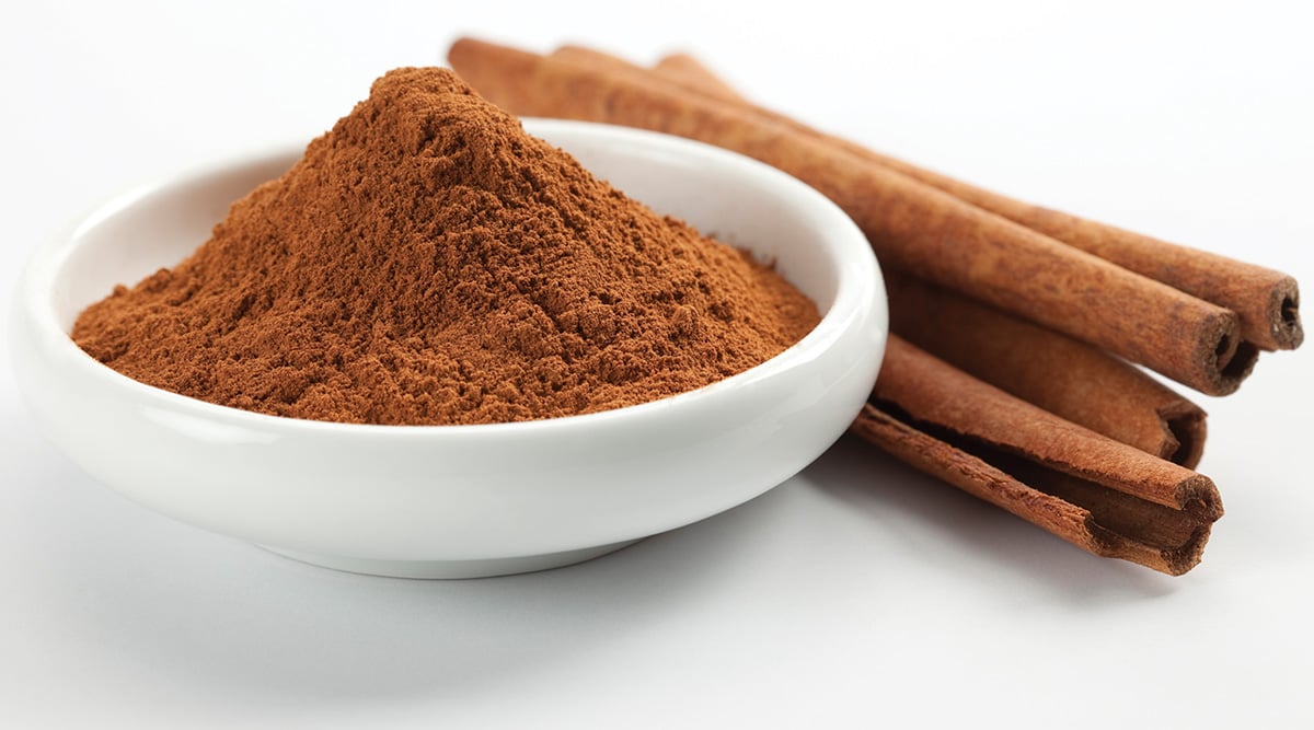 Cinnamon sticks and powder