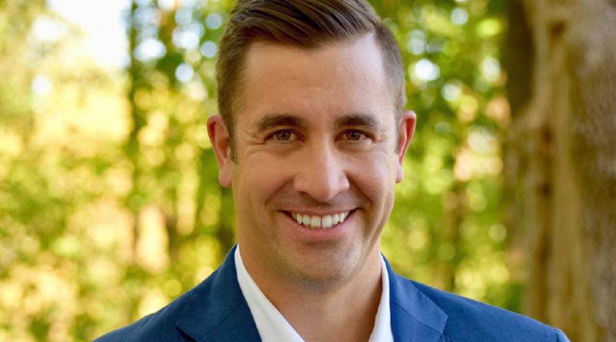 Sean J. Leighton