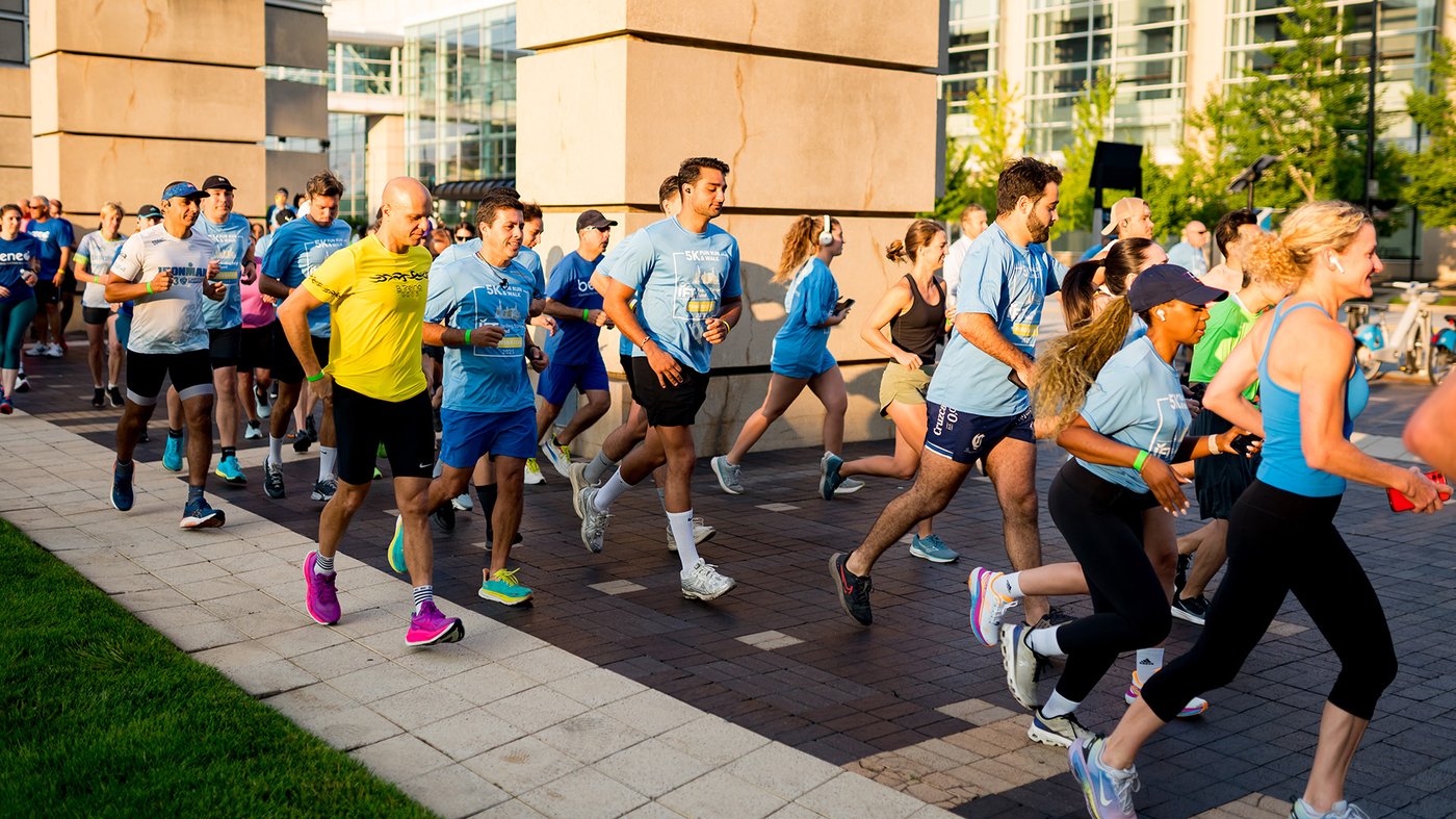 Runners taking off at the start of IFT's Feeding Tomorrow Fun Run during IFT FIRST.