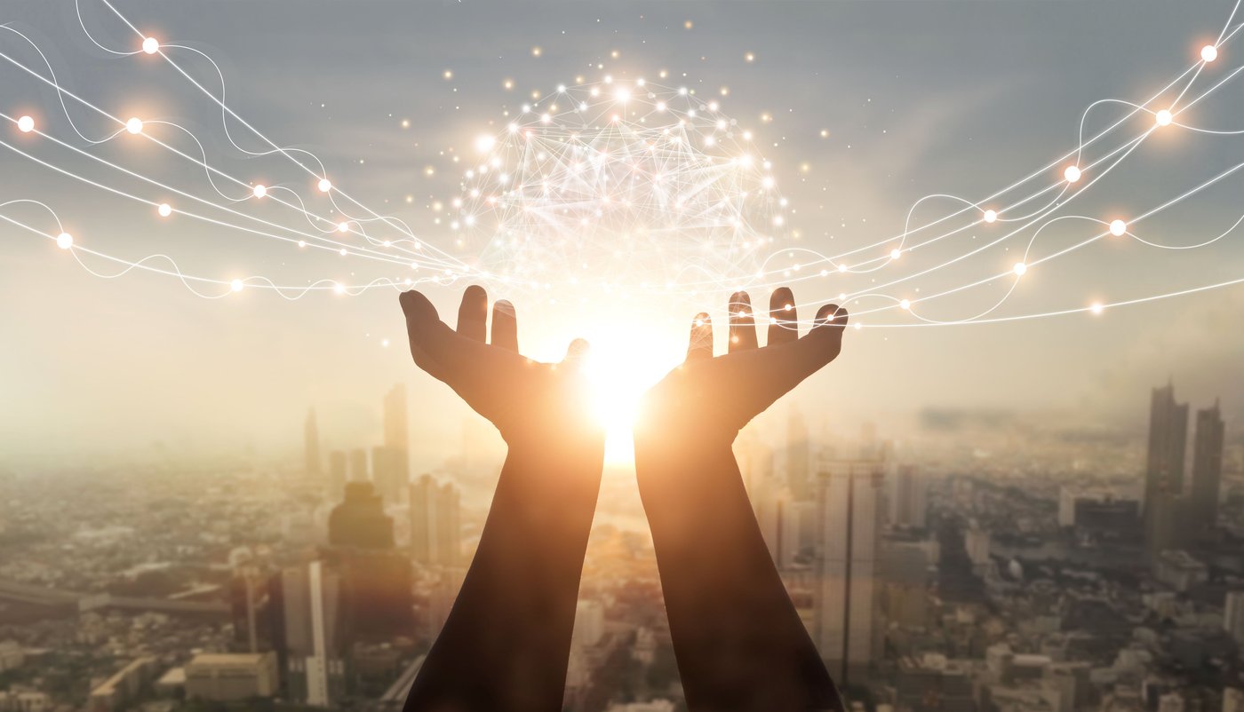 Concept_Hands_Light_City_Connection_Sun