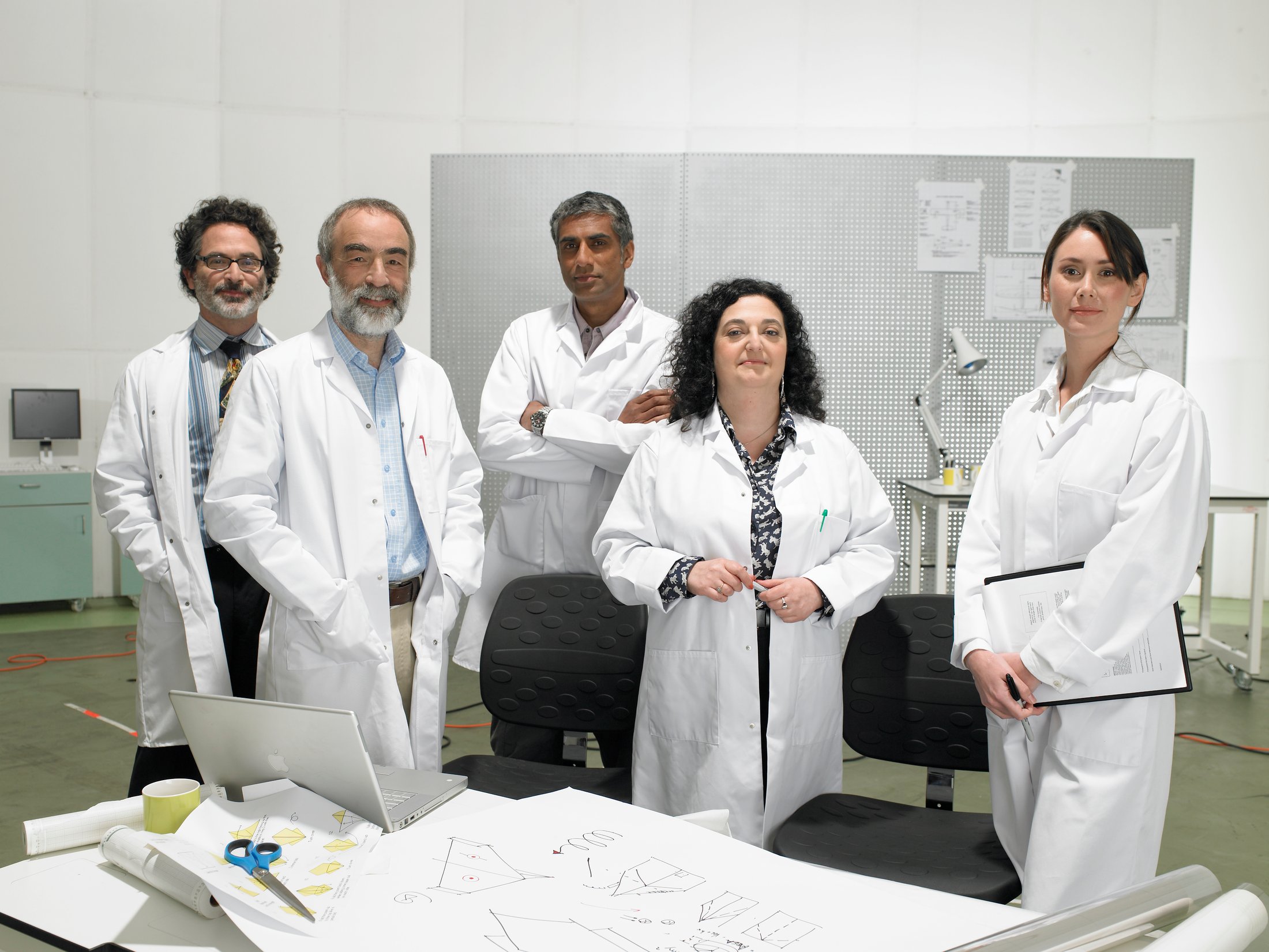 Multiple_scientist2