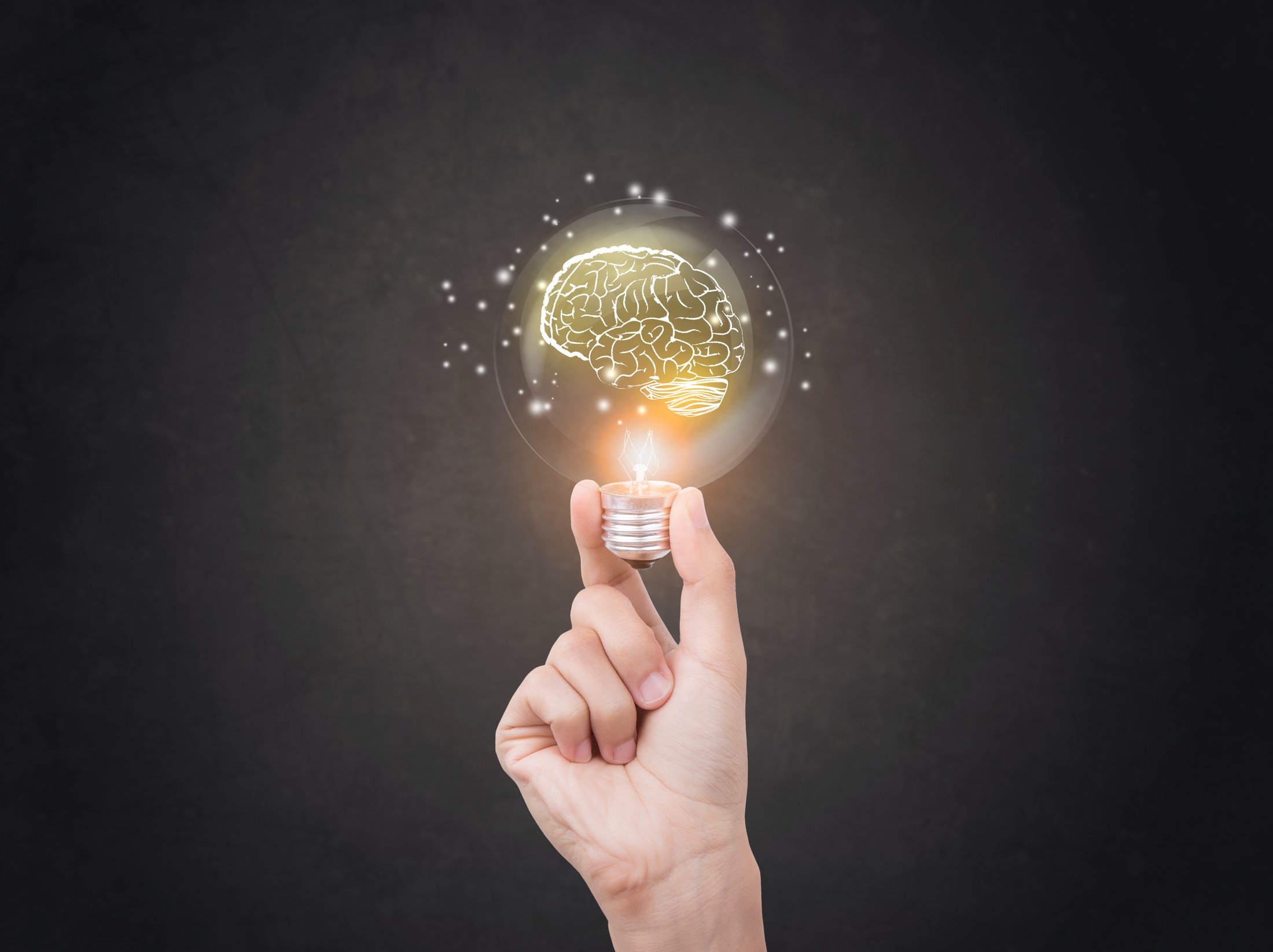 Concept_lightbulb_Hand_Brain_Sparks