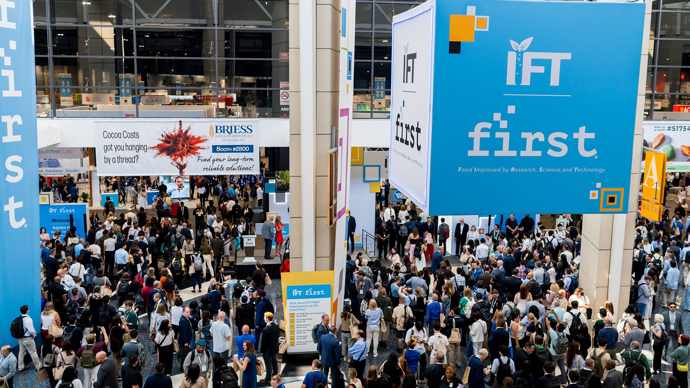 A huge flood of attendees entering the IFT FIRST expo in McCormick Place.
