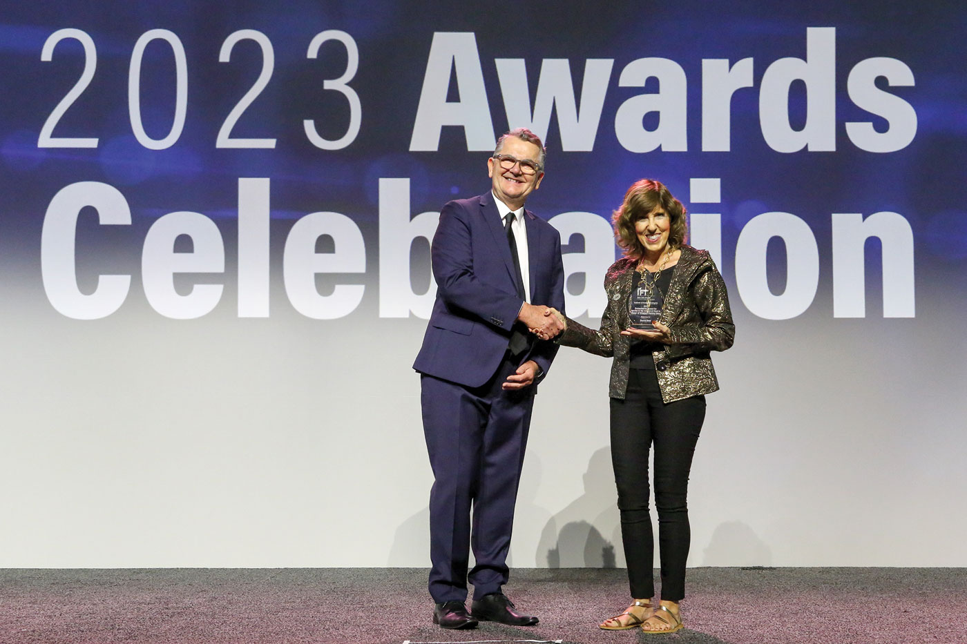 IFT President Chris Downs presents Donna Rosa with IFT’s Humanitarian Award for Service to the Science of Food in honor of Elizabeth Fleming Stier