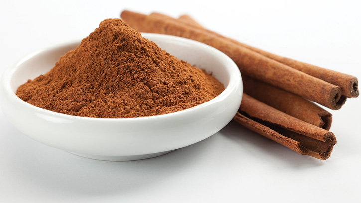 Cinnamon sticks and powder